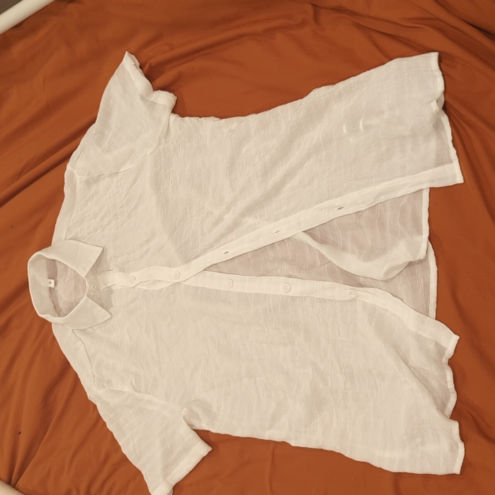 White Shortsleeved Button Down. Size S
